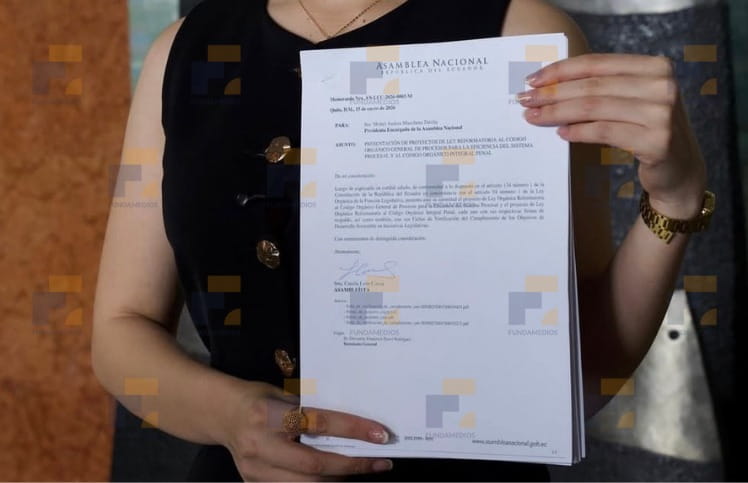 Fundamedios advierte que la reforma al artículo 365 del COIP es redundante y puede profundizar la criminalización de la expresión